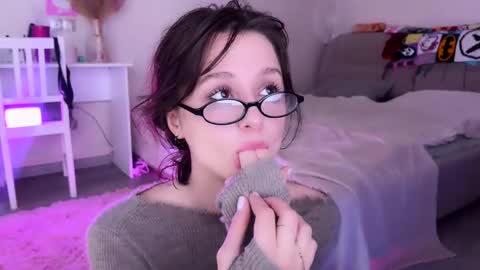 Snapshot of princess_euphoria chatting on 09/11/25, 08:25 Kristina online show from 09/11/25, 08:25