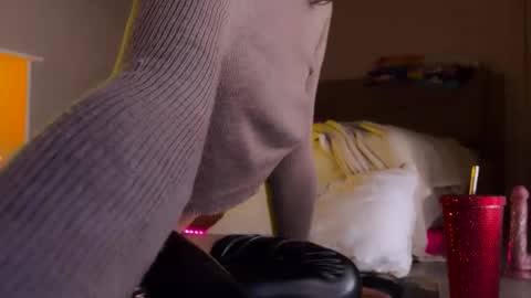 Snapshot of princess_euphoria chatting on 10/15/25, 12:05 Kristina online show from 10/15/25, 12:05