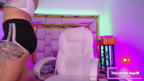 Snapshot of princess_helena_ chatting on 02/28/25, 12:43 princess helena online show from 02/28/25, 12:43