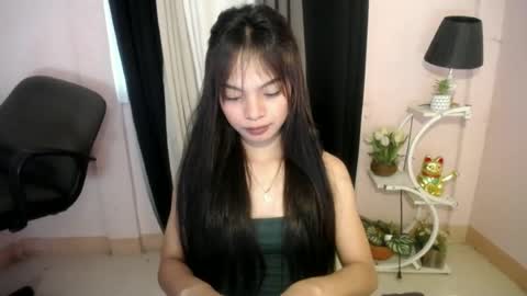 Snapshot of princess_luxe chatting on 06/12/26, 05:50 Cutie Princess online show from 06/12/26, 05:50