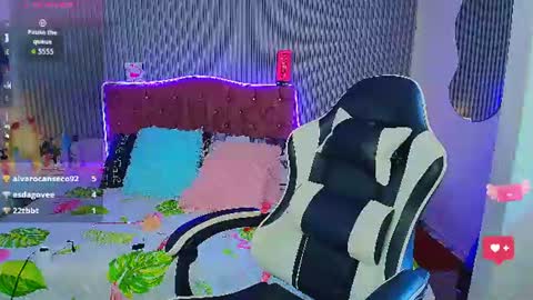Snapshot of princess_skinny18 chatting on 07/17/26, 08:03 princess_skinny18 online show from 07/17/26, 08:03