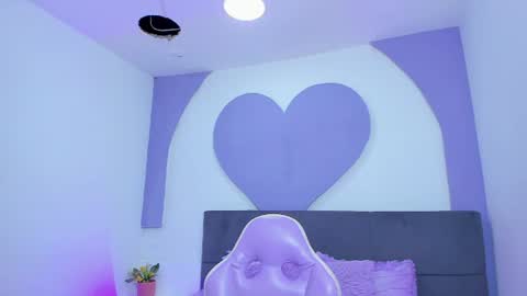 Snapshot of princess_skinny_ chatting on 08/09/26, 03:23 Mia online show from 08/09/26, 03:23
