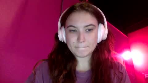 Snapshot of princessannieviolet chatting on 09/22/25, 09:39 Annie Violet online show from 09/22/25, 09:39