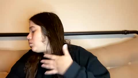 Snapshot of princesslaylaa chatting on 01/13/25, 04:18 princessviccxo online show from 01/13/25, 04:18