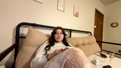 Snapshot of princesslaylaa chatting on 09/28/25, 12:05 princessviccxo online show from 09/28/25, 12:05