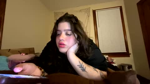 Snapshot of princesslaylaa chatting on 03/27/26, 08:09 princessviccxo online show from 03/27/26, 08:09