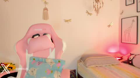 Snapshot of princessluna_14 chatting on 05/29/26, 09:13 princessluna_14 online show from 05/29/26, 09:13