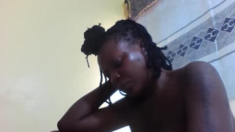 Snapshot of princessmiles2 chatting on 05/03/26, 06:19 phelly online show from 05/03/26, 06:19