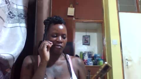 Snapshot of princessmiles2 chatting on 05/27/26, 02:58 phelly online show from 05/27/26, 02:58