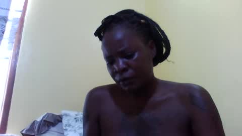 Snapshot of princessmiles2 chatting on 06/19/26, 12:20 phelly online show from 06/19/26, 12:20