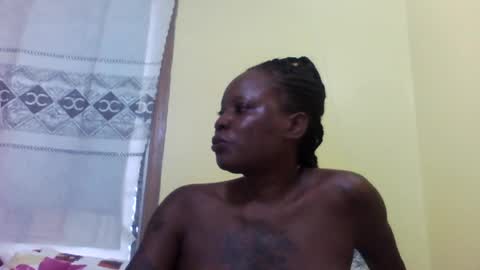 Snapshot of princessmiles2 chatting on 06/29/26, 02:06 phelly online show from 06/29/26, 02:06