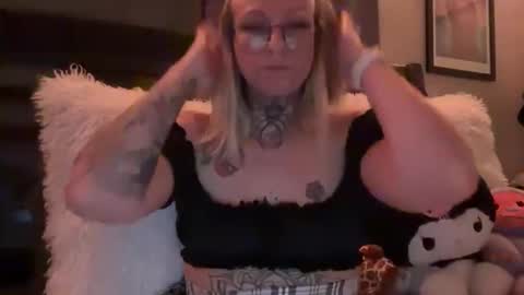 princessp94 online show from 12/16/25, 02:38