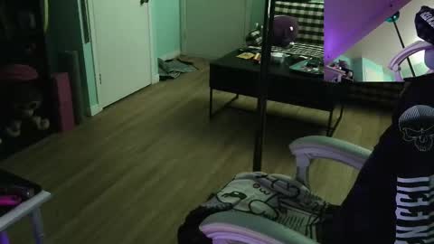 Snapshot of princesstyff chatting on 09/15/25, 10:15 Tyff et Blast online show from 09/15/25, 10:15