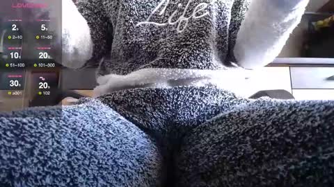 Snapshot of private_space chatting on 10/25/25, 07:27 Space online show from 10/25/25, 07:27