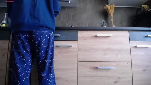 Snapshot of private_space chatting on 10/31/25, 07:31 Space online show from 10/31/25, 07:31