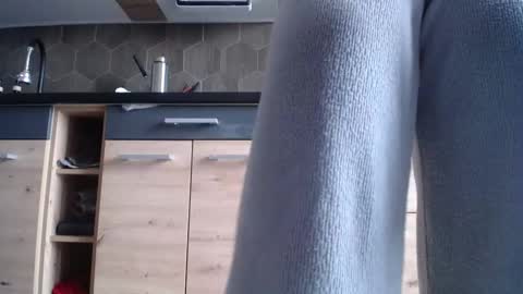 Snapshot of private_space chatting on 11/13/25, 07:40 Space online show from 11/13/25, 07:40