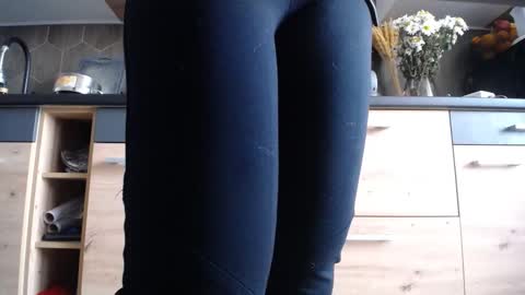 Snapshot of private_space chatting on 11/27/25, 07:21 Space online show from 11/27/25, 07:21