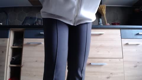 Snapshot of private_space chatting on 12/18/25, 07:58 Space online show from 12/18/25, 07:58