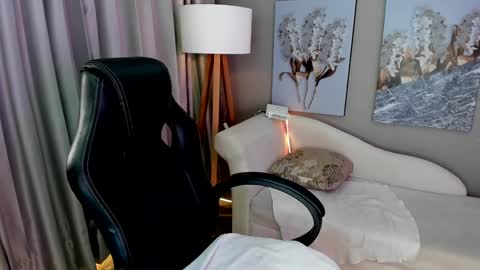 Snapshot of priya_rose chatting on 12/11/24, 10:06 Priya Rose online show from 12/11/24, 10:06