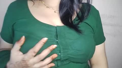 priyu_ online show from 12/17/25, 03:07