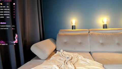 Snapshot of project_raven chatting on 12/15/24, 07:53 Raven  but you can call me sweetie or honey too  online show from 12/15/24, 07:53