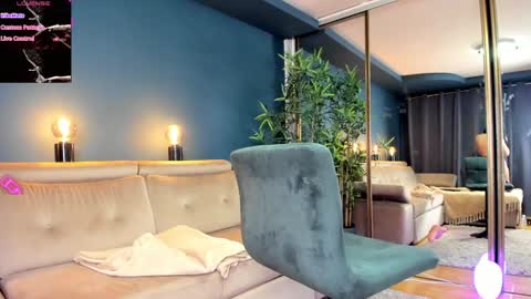 Snapshot of project_raven chatting on 01/24/25, 12:42 Raven  but you can call me sweetie or honey too  online show from 01/24/25, 12:42