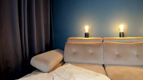 Snapshot of project_raven chatting on 10/10/25, 05:56 Raven  but you can call me sweetie or honey too  online show from 10/10/25, 05:56