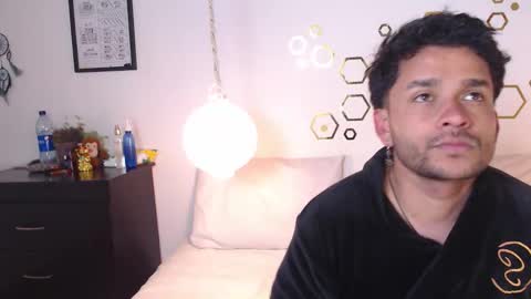 Adris  Juan online show from 11/24/25, 04:01