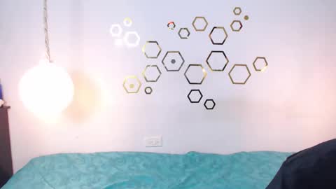 Adris  Juan online show from 11/25/25, 04:01