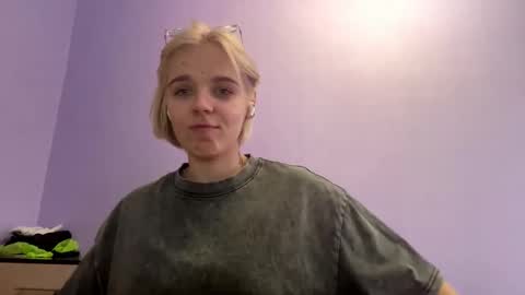 Snapshot of prudencebennetta chatting on 12/21/25, 06:20 Scarlet online show from 12/21/25, 06:20