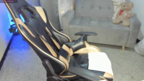    INDEPENDENT MODEL online show from 01/18/25, 06:56