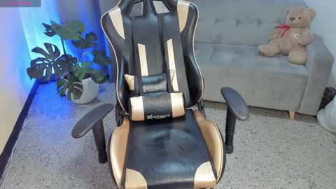    INDEPENDENT MODEL online show from 01/22/25, 07:25