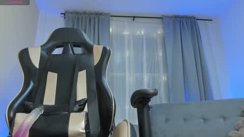    INDEPENDENT MODEL online show from 02/04/25, 09:28