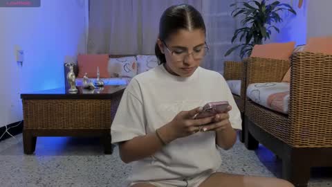    INDEPENDENT MODEL online show from 03/04/25, 04:38