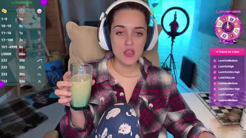 Snapshot of ps4pro chatting on 12/21/24, 07:38 Queen of Pain online show from 12/21/24, 07:38