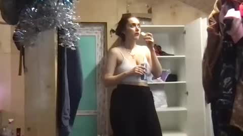 Snapshot of ps4pro chatting on 12/25/24, 03:18 Queen of Pain online show from 12/25/24, 03:18