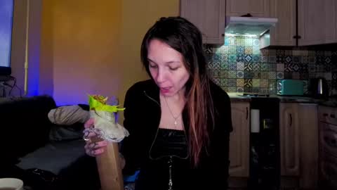 LUCY -----    online show from 03/04/25, 06:18