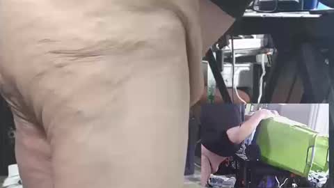 Snapshot of pudgy75 chatting on 10/17/25, 06:21 pudgy online show from 10/17/25, 06:21