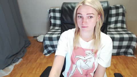 Snapshot of puma_ma chatting on 12/07/24, 04:03 Polly online show from 12/07/24, 04:03