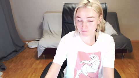 Snapshot of puma_ma chatting on 12/14/24, 02:42 Polly online show from 12/14/24, 02:42