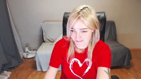 Snapshot of puma_ma chatting on 12/19/24, 02:57 Polly online show from 12/19/24, 02:57