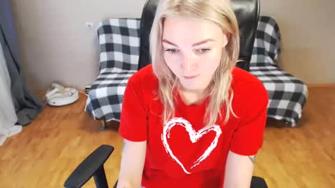 Snapshot of puma_ma chatting on 01/07/25, 07:42 Polly online show from 01/07/25, 07:42