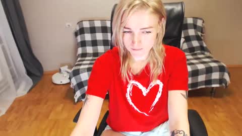 Snapshot of puma_ma chatting on 01/19/25, 11:56 Polly online show from 01/19/25, 11:56