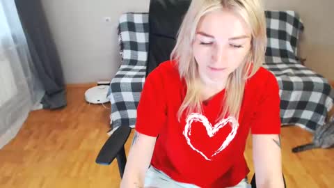 Snapshot of puma_ma chatting on 02/14/25, 04:58 Polly online show from 02/14/25, 04:58