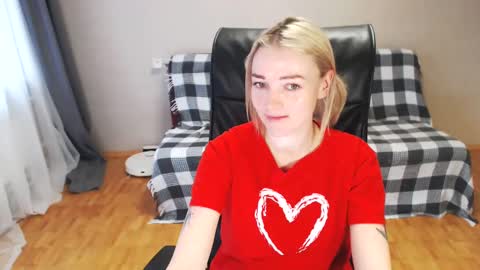 Snapshot of puma_ma chatting on 02/16/25, 05:15 Polly online show from 02/16/25, 05:15