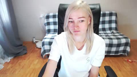 Snapshot of puma_ma chatting on 09/10/25, 04:34 Polly online show from 09/10/25, 04:34