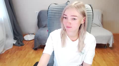 Snapshot of puma_ma chatting on 10/13/25, 04:34 Polly online show from 10/13/25, 04:34