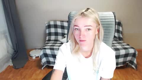 Snapshot of puma_ma chatting on 11/16/25, 11:49 Polly online show from 11/16/25, 11:49