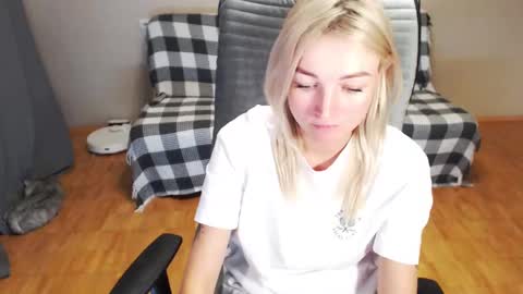 Snapshot of puma_ma chatting on 11/20/25, 01:22 Polly online show from 11/20/25, 01:22