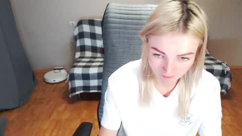 Snapshot of puma_ma chatting on 11/25/25, 04:45 Polly online show from 11/25/25, 04:45